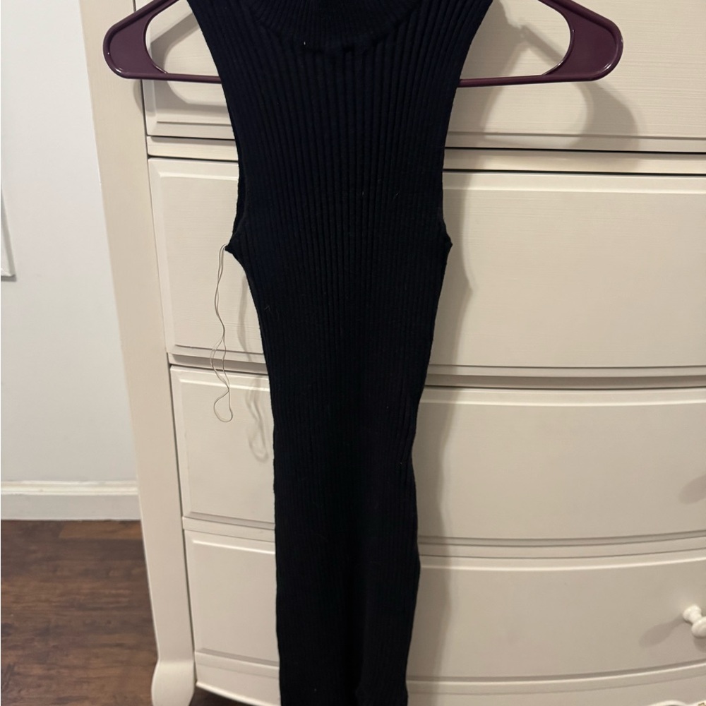 WinWin Classic Black Ribbed Midi Dress
